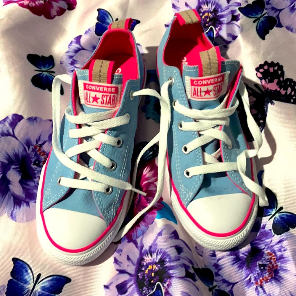 NWOT Converse girls sneakers 🌸🌸